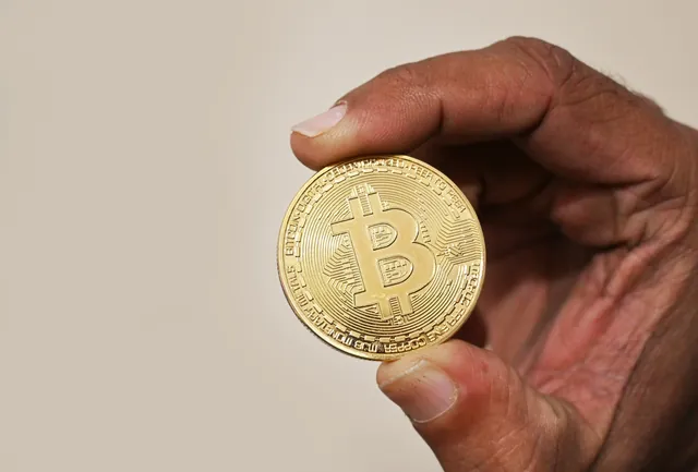 Монета биткойн